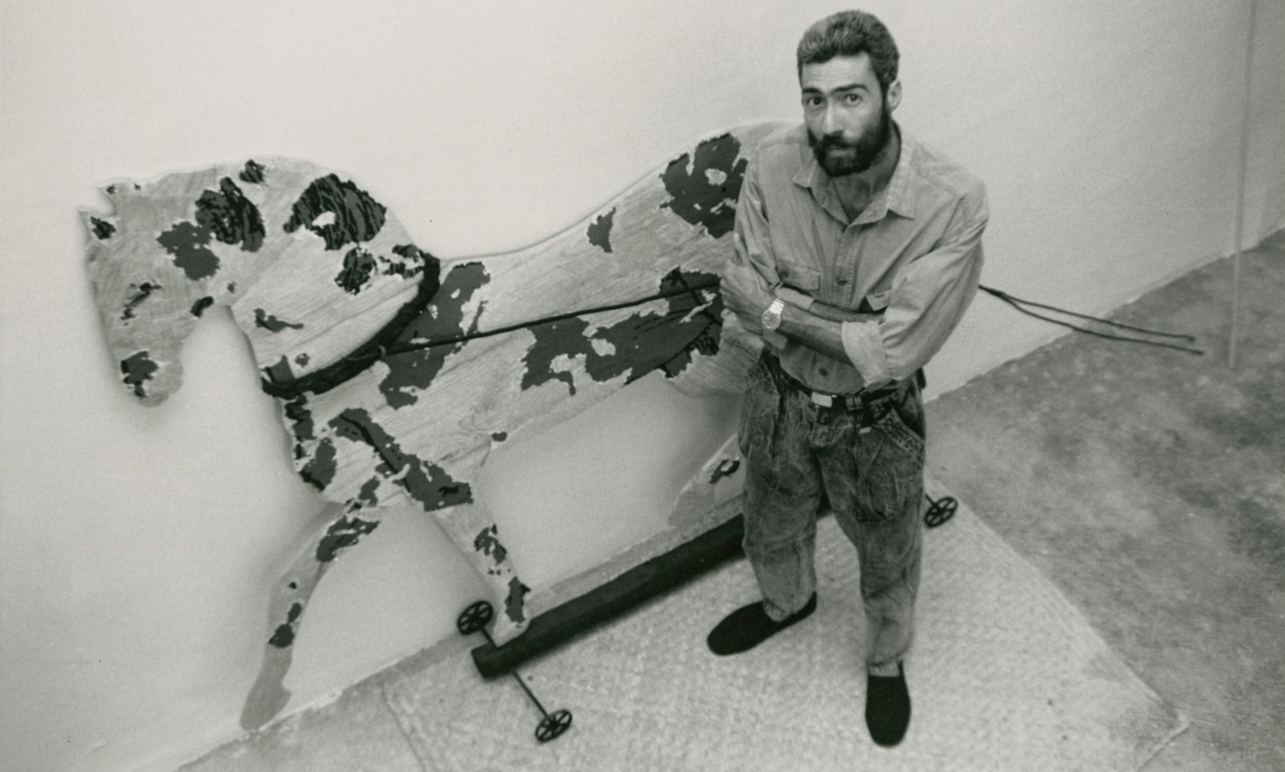 Juan Francisco Elso with his artwork Caballo contra colibrí, c. 1987-88. Fondo Magali Lara / Elso Padilla, Centro de Documentación. Arkheia MUAC (UNAM-DiGAV) Photo: Cristina Lobeira.